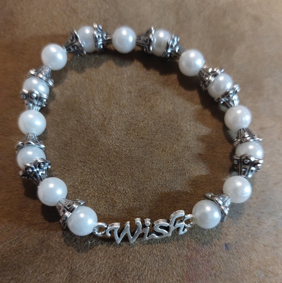 Handcrafted bracelet by Crownscreations - Picture 1 of 1